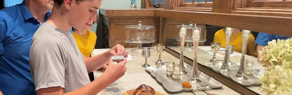 Simple Ideas to Bring Shabbat to Life with Grandchildren