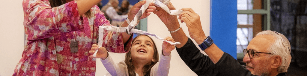 Award-winning educator and improviser Andrew Davies of The Bible Players brings Passover to life for grandchildren and families with games like “Pharaoh Says,” “Miriam’s Moves,” and “Maror (Bitter Herbs) Photo Booth.”